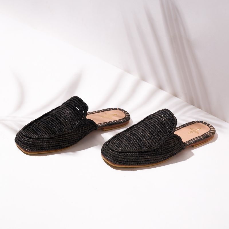 Munatas Coco Black, sustainable, handmade sandals made from natural materials by Bulibasha