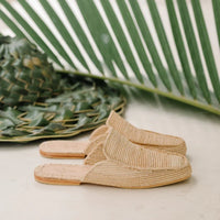 Munas, sustainable, handmade sandals made from natural materials by Bulibasha
