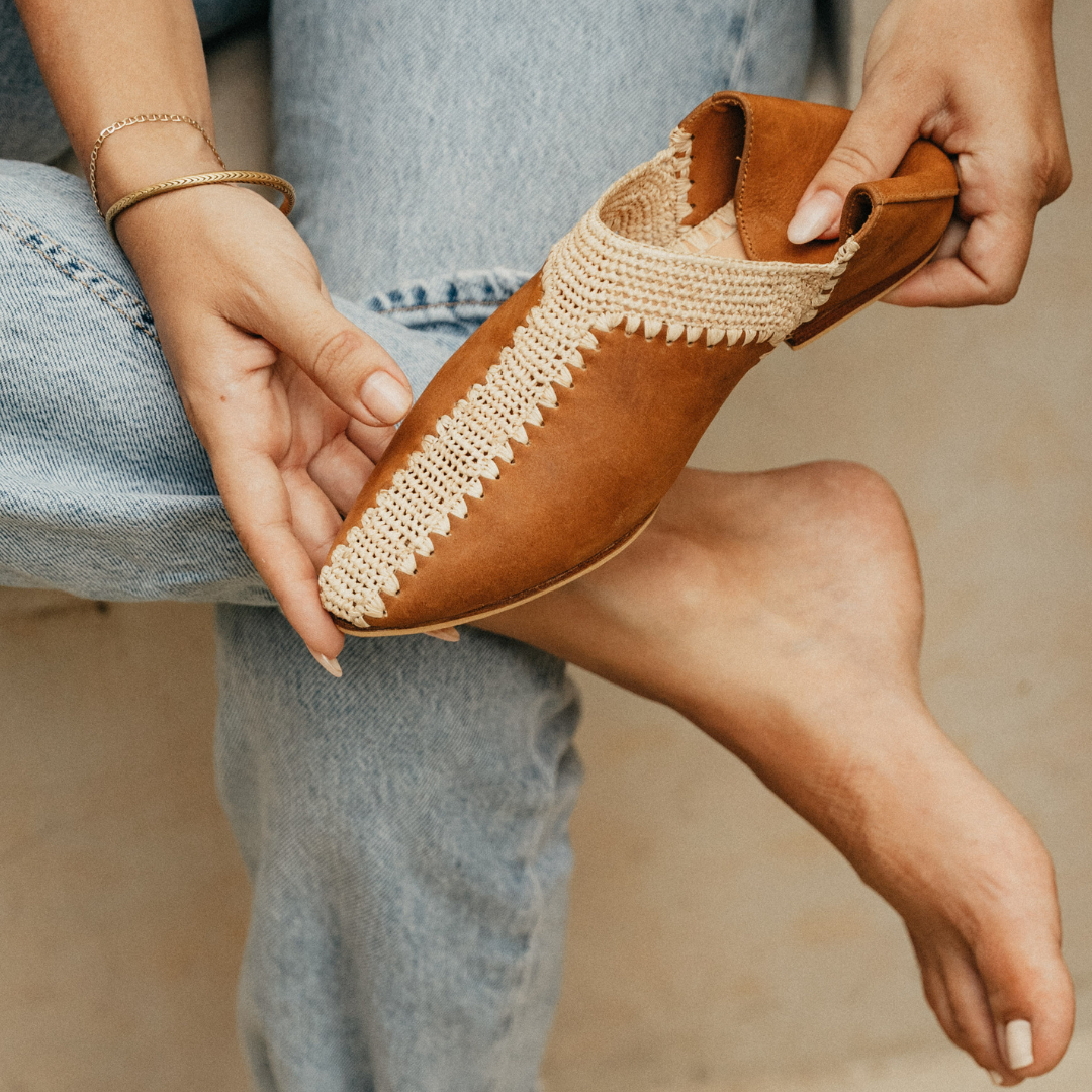 Taos Women's Shoes Sandy